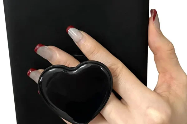 Cute Heart Suporte expansível dobrável preto em um smartphone