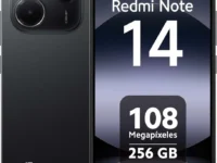 Smartphone Xiaomi Redmi Note 14 em destaque, com luzes e gráficos tecnológicos ao fundo.