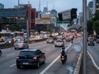 Como as câmeras com IA flagram infrações nas vias